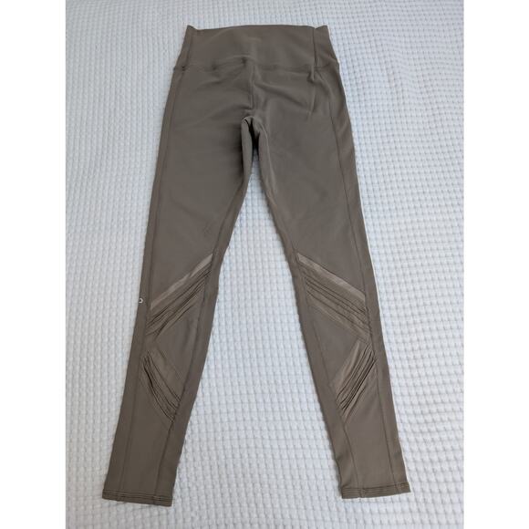 Alo Yoga Ultimate High-Waist Legging in Gravel - Picture 3 of 11